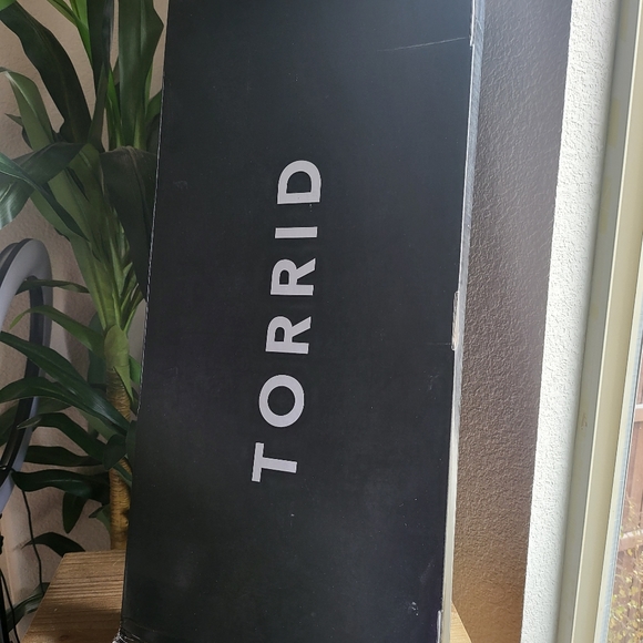 Torrid Quilted Leather Knee Boots sz 12 / Statement Boots / Heels - Picture 5 of 5